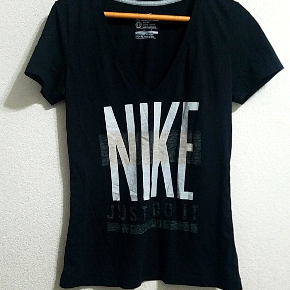 Large Nike V-Neck T-shirt